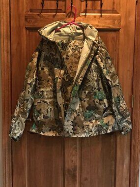 2 PIECE ADVANTAGE CAMO, 100% PVC WATERPROOF HUNTING OUTFIT, SIZE EXTRA LARGE